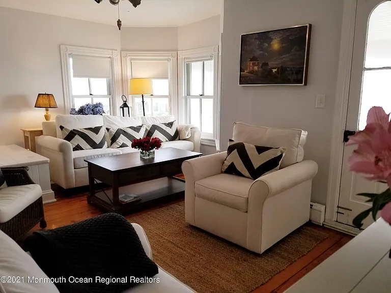6 Heck Ave — Photo 12