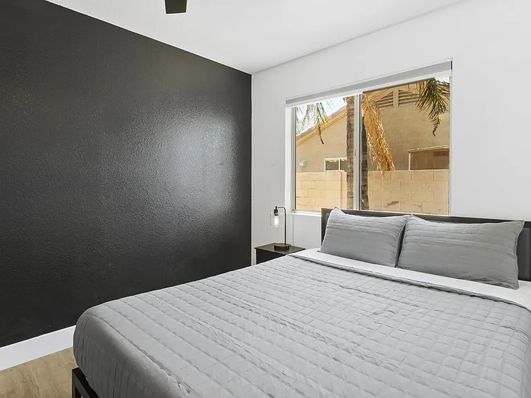 10319 W Luke Ave — Photo 5