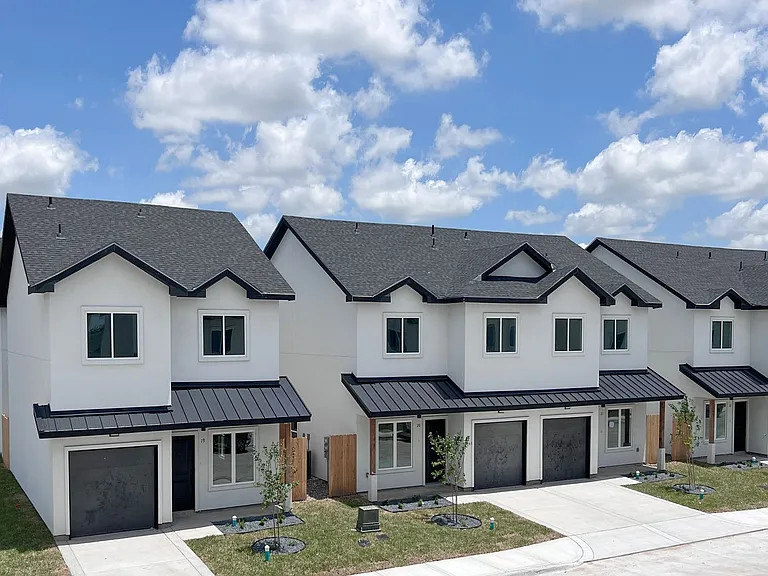 3610 S Veterans Blvd — Photo 2