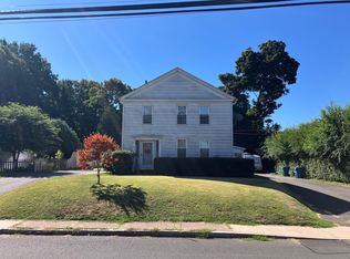 14 Hackmatack St, Manchester, CT 06040