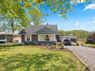 22827 Meridian Rd, Grosse Ile, MI 48138