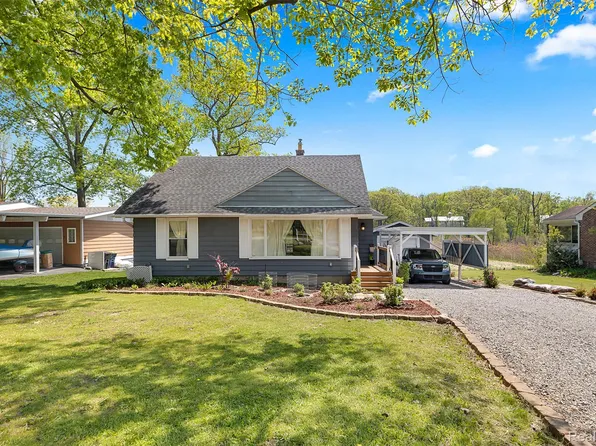 22827 Meridian Rd, Grosse Ile, MI 48138