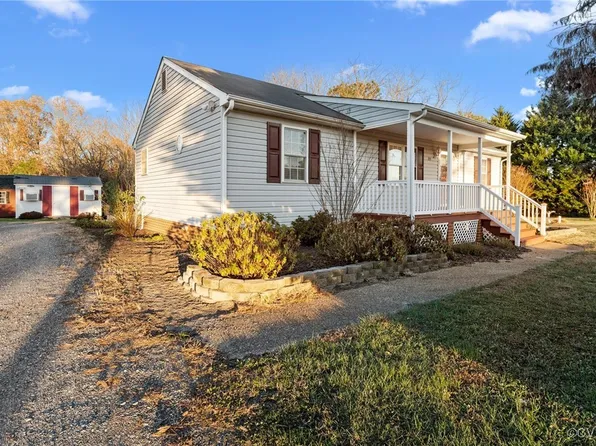 213 Old Howerton Rd, Dunnsville, VA 22454