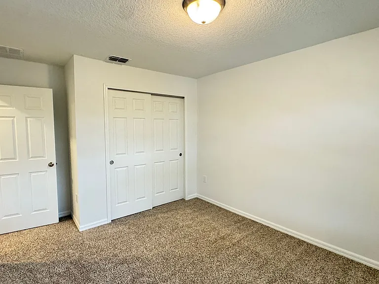 2401 White Tail St — Photo 33