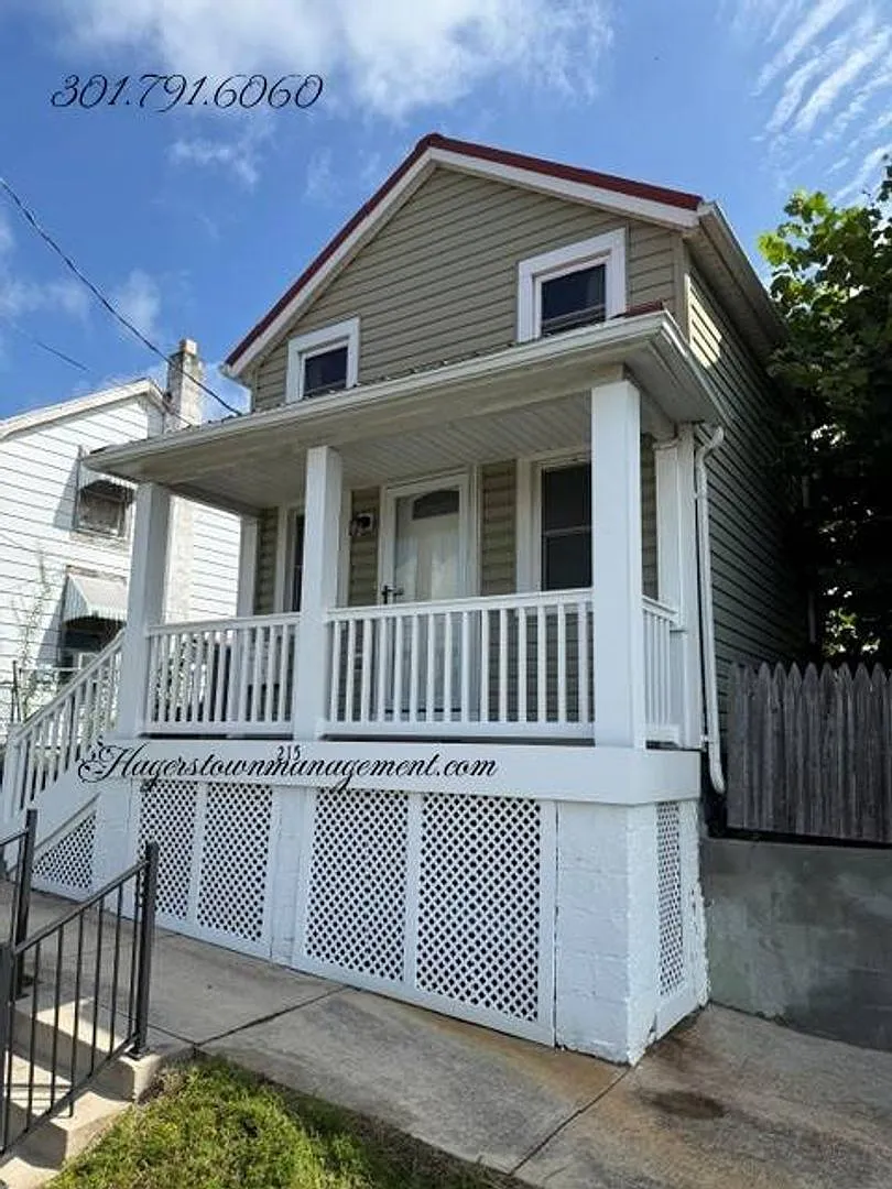 Historic Boonsboro, 2-bedroom, 1.5 Bath — Photo 1