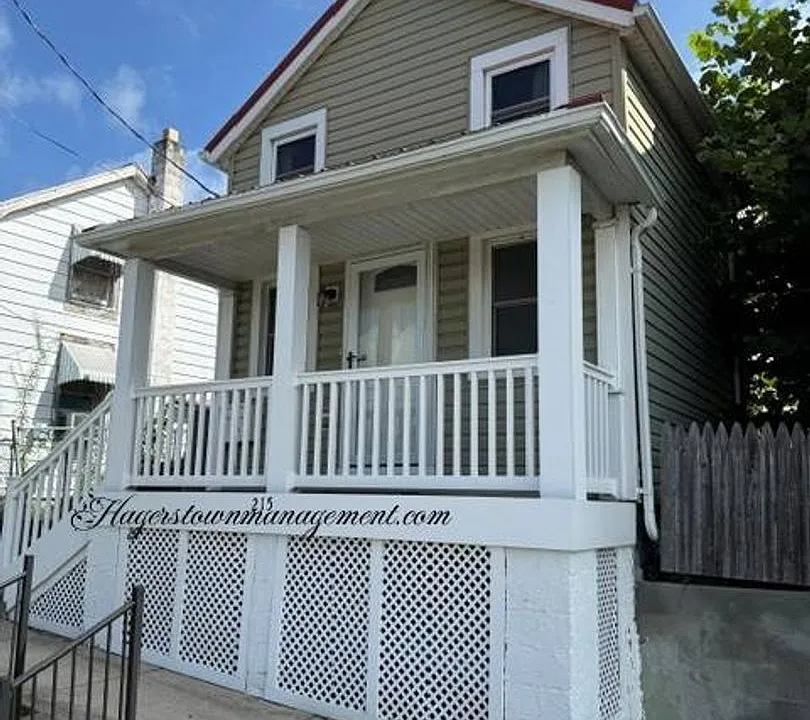 215 S Main St