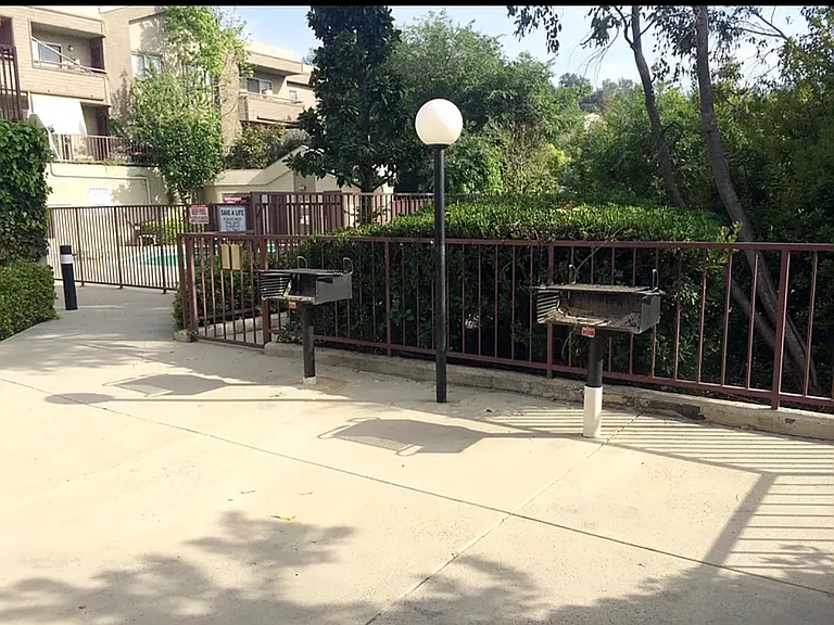 800 Grand Ave — Photo 2