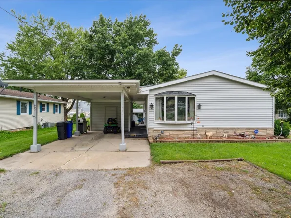 905 Park Ave, Center Point, IA 52213
