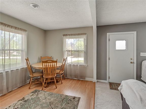 4th image of 326 Caladonia Ave