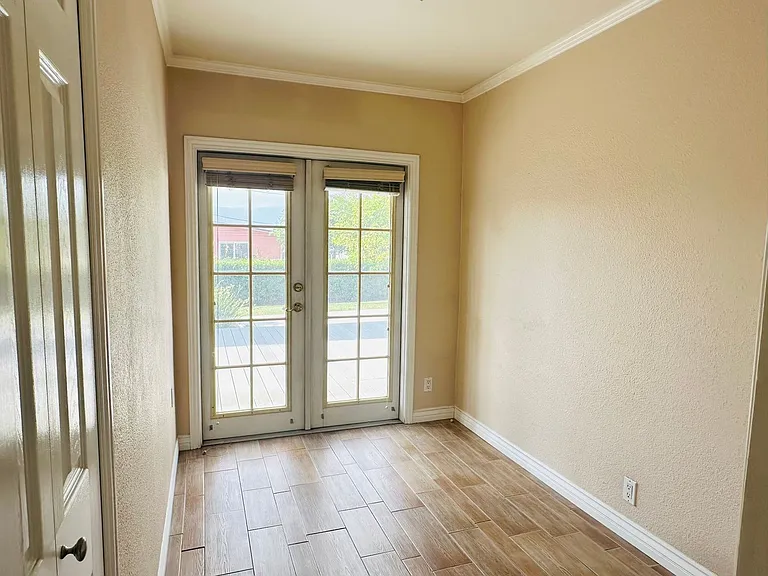 24458 University Ave — Photo 13