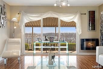 9910 Parkway Dr, Saint Louis, MO 63137 | Zillow