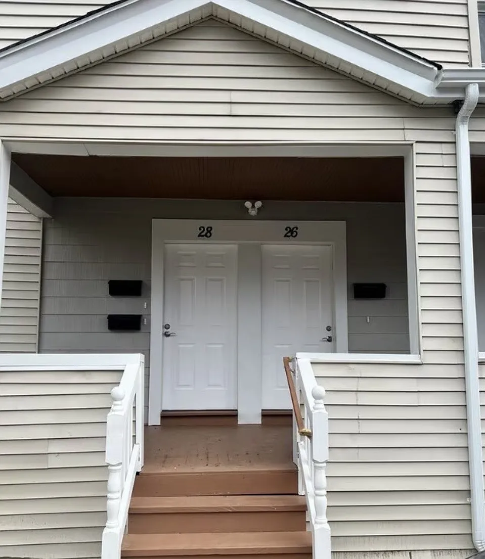 3 bed, 1350 sqft, $2,100 — Photo 4