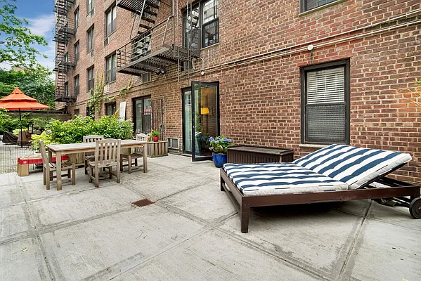 Rented by Compass | media 25