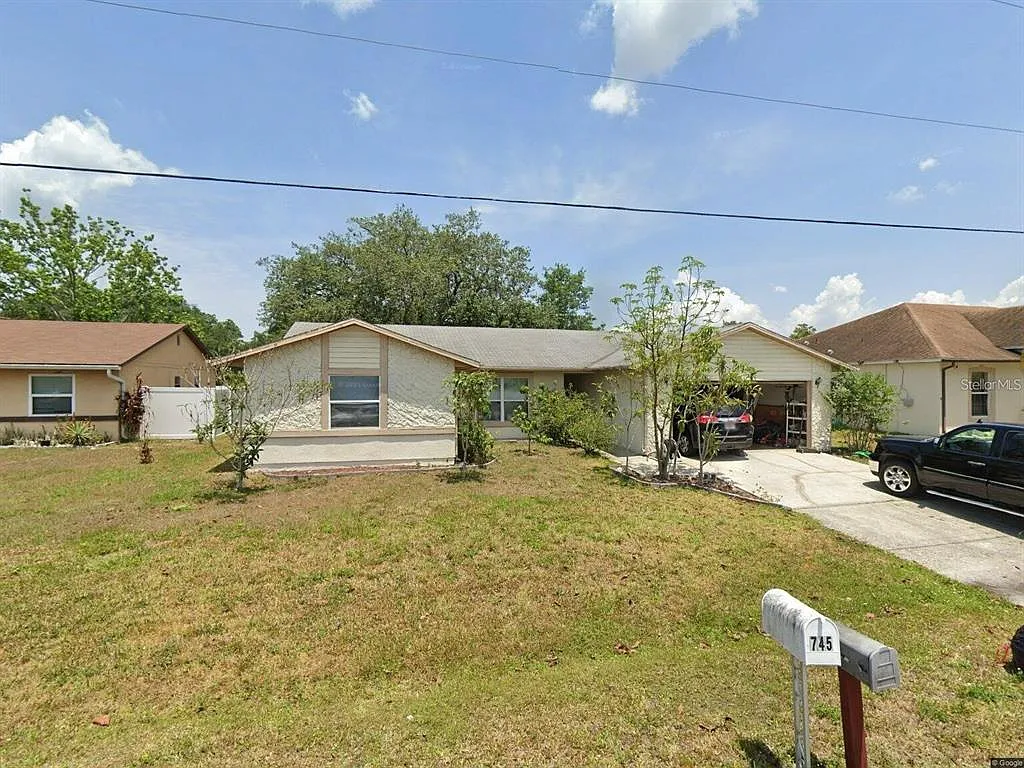 4 bed, 2.0 bath, 1719 sqft, $2,000 — Photo 3