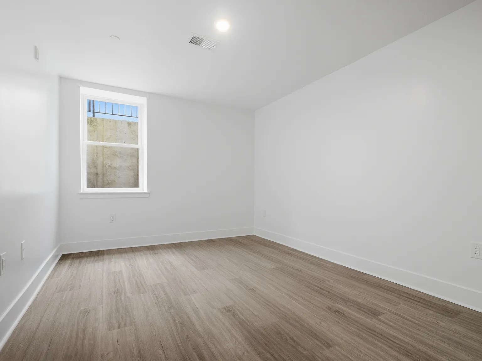 2 bed, 1130 sqft, $1,299 — Photo 3
