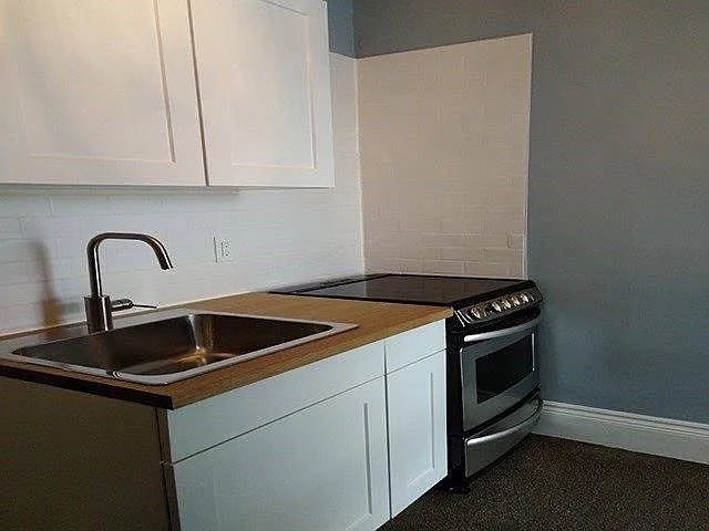 111 Ainslie St N #3 — Photo 6