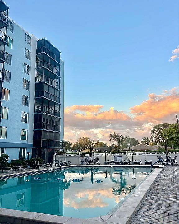 1st image of 2901 26th St W APT 504