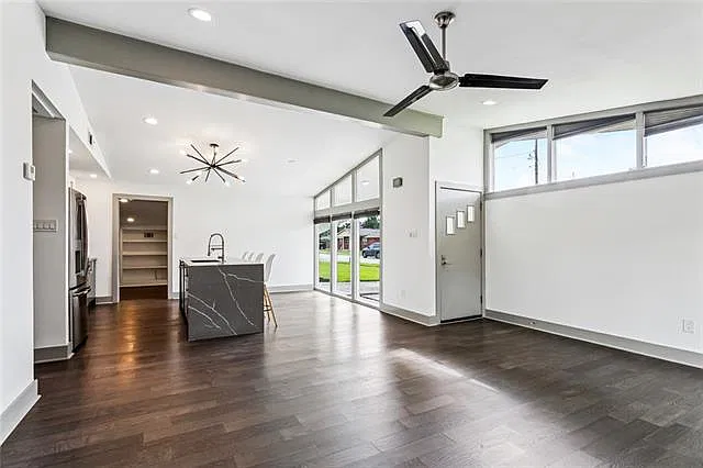 3 bed, 2.0 bath, 1696 sqft, $2,800 — Photo 4