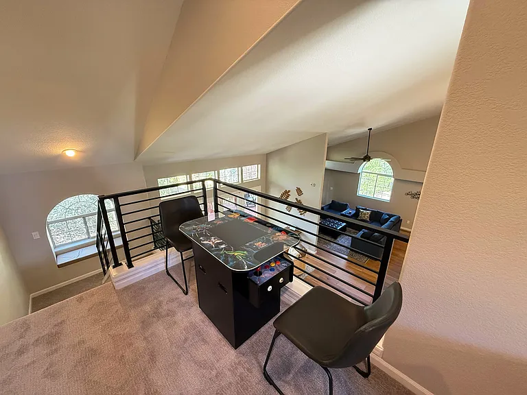242 W Rosser St — Photo 32