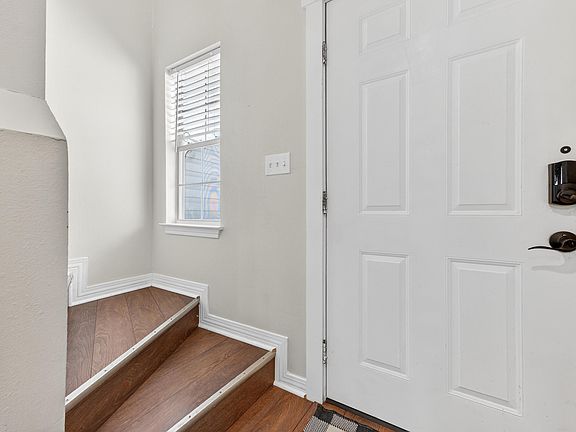 4th image of 631 Virginia Oak Ct