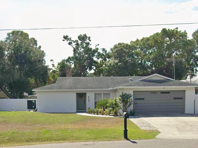 9524 W Hamilton Ave — Photo 1