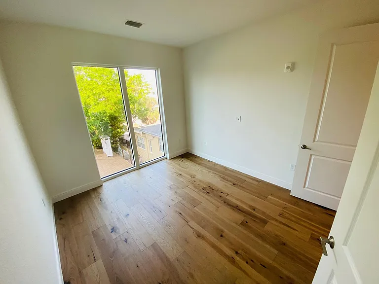 644 3rd Ave S #303 — Photo 20