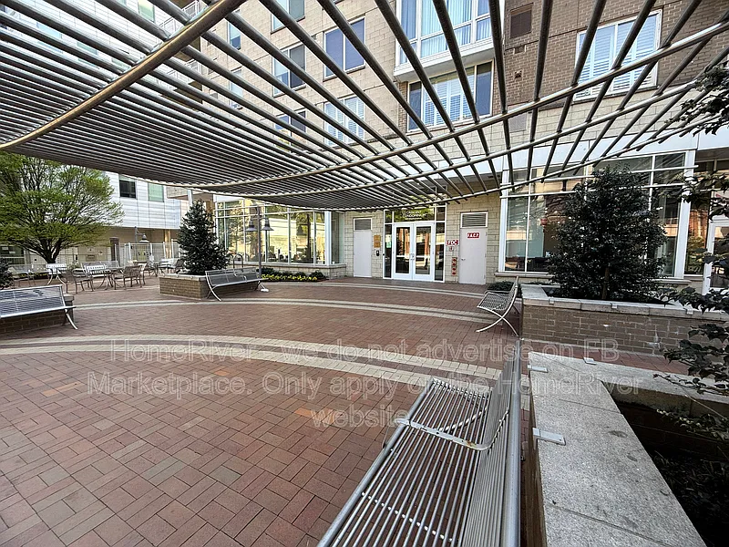 Building Photo - 930 Wayne Ave #702
