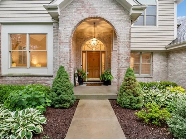 8520 Trevino Way, Crystal Lake, IL 60014