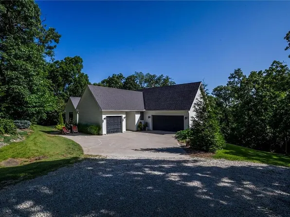 17296 Chase Ln, Tonganoxie, KS 66086