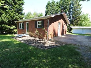 2887 Amber Ln, Winston Salem, NC 27105