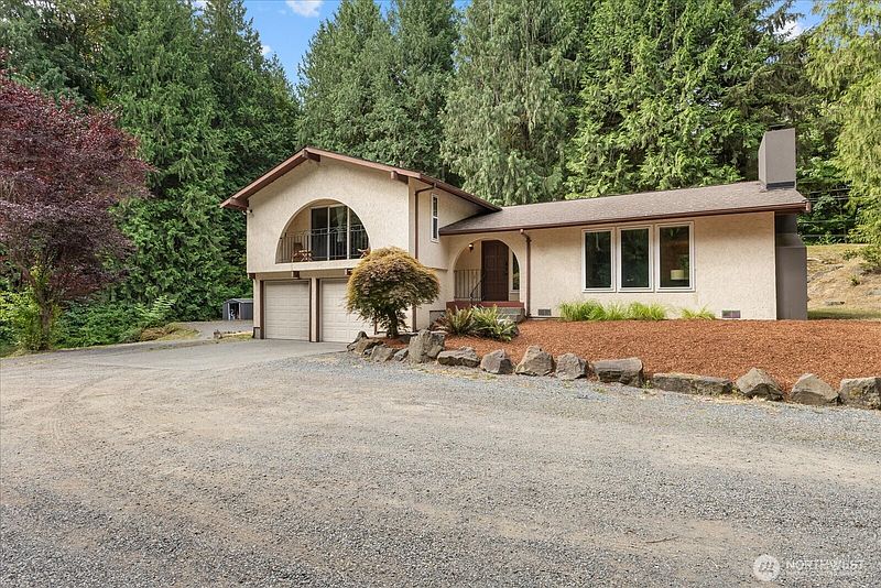 3rd image of 6111 83rd Avenue SE