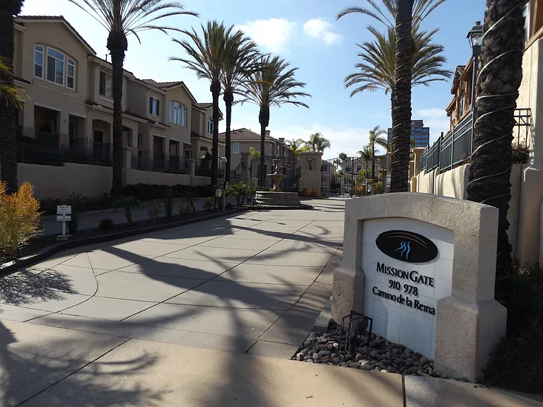 Main entry at dedicated traffic light on Camino de la Reina