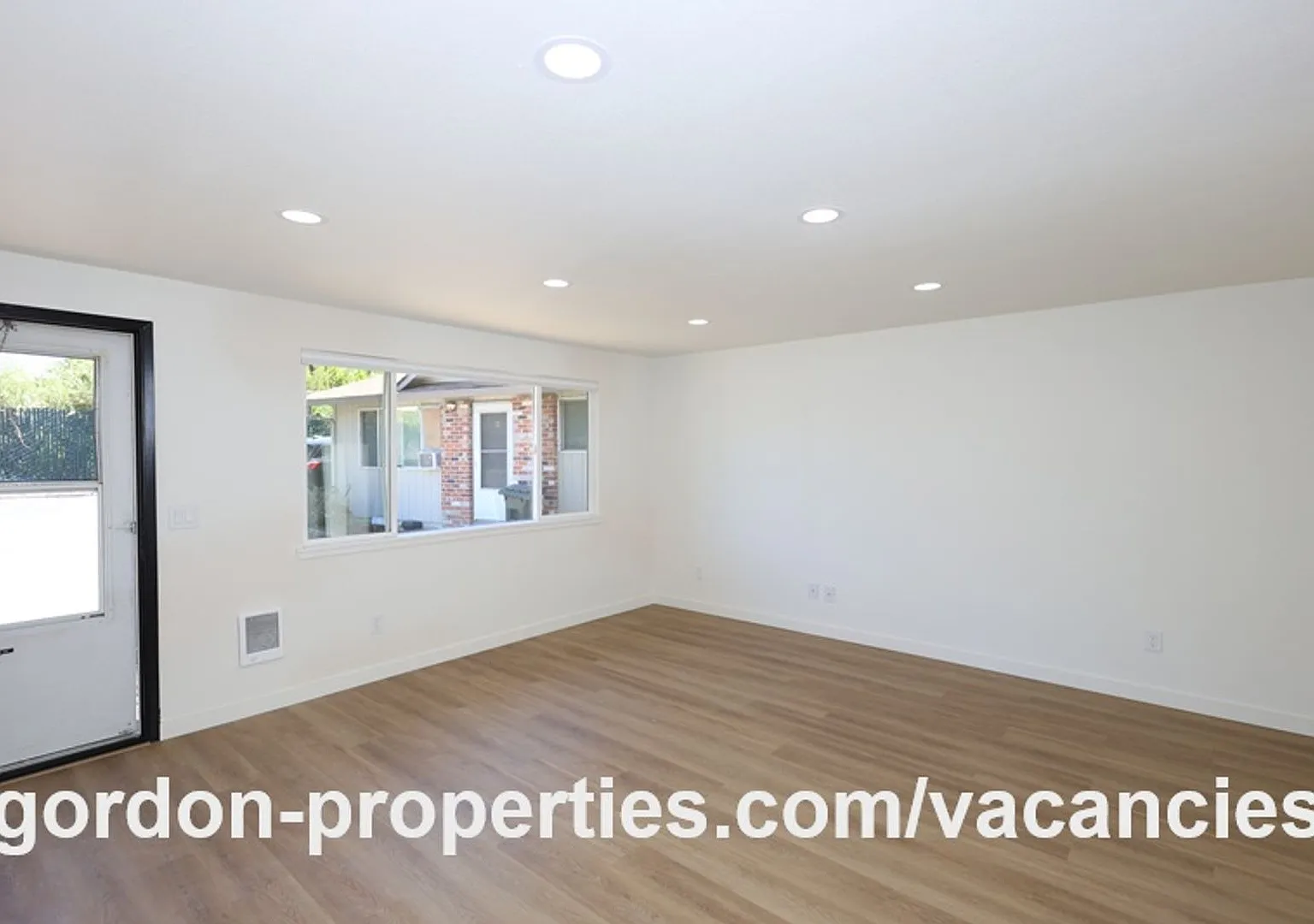 SE Tolbert St - Newly renovated Clackamas 2 bedroom unit — Photo 4