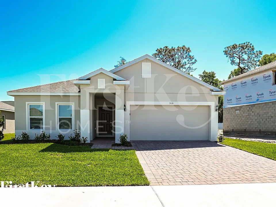 900 Avenal Ln
