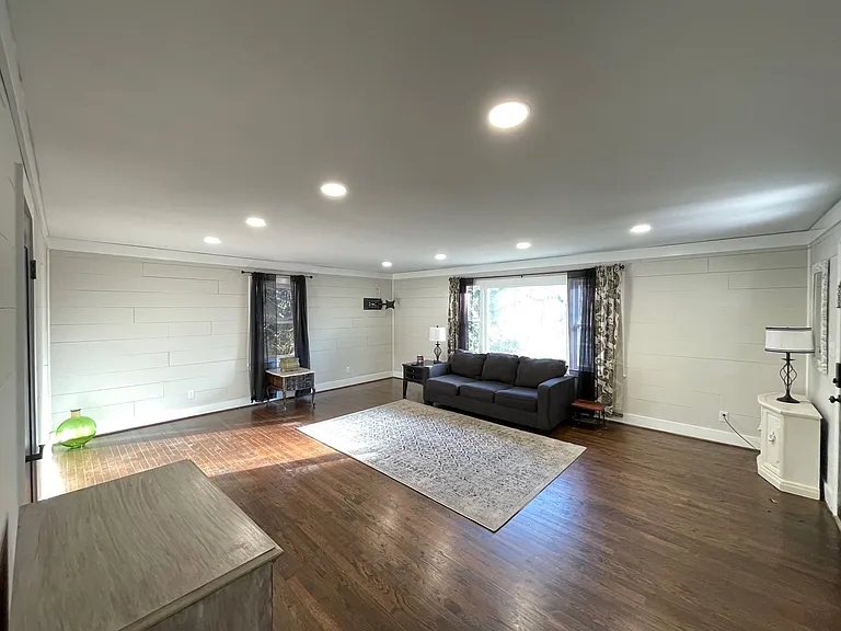 2188 S Lumpkin St — Photo 2