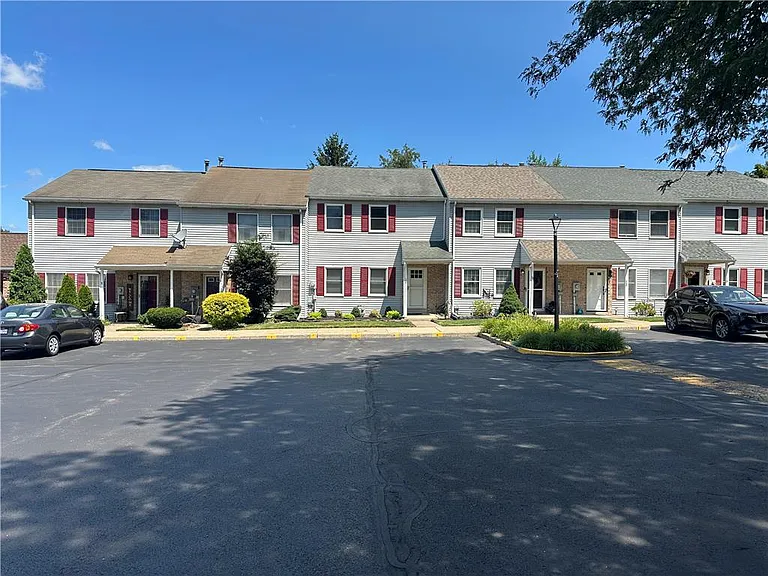 10 Fort Lee Ct — Photo 2
