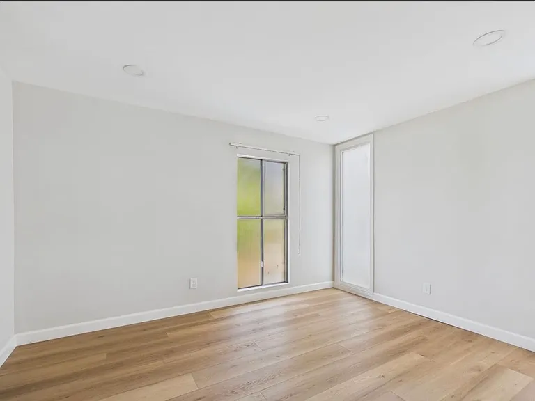125 Harkness Ave #13 — Photo 7