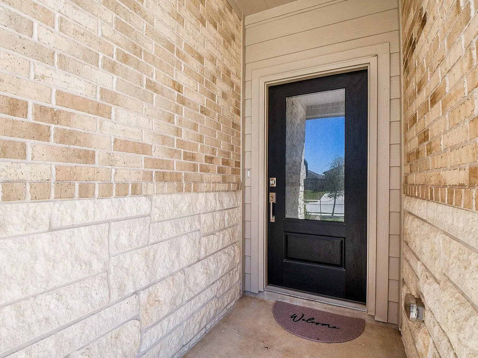 4 bed, 2.0 bath, 2070 sqft, $2,700 — Photo 4