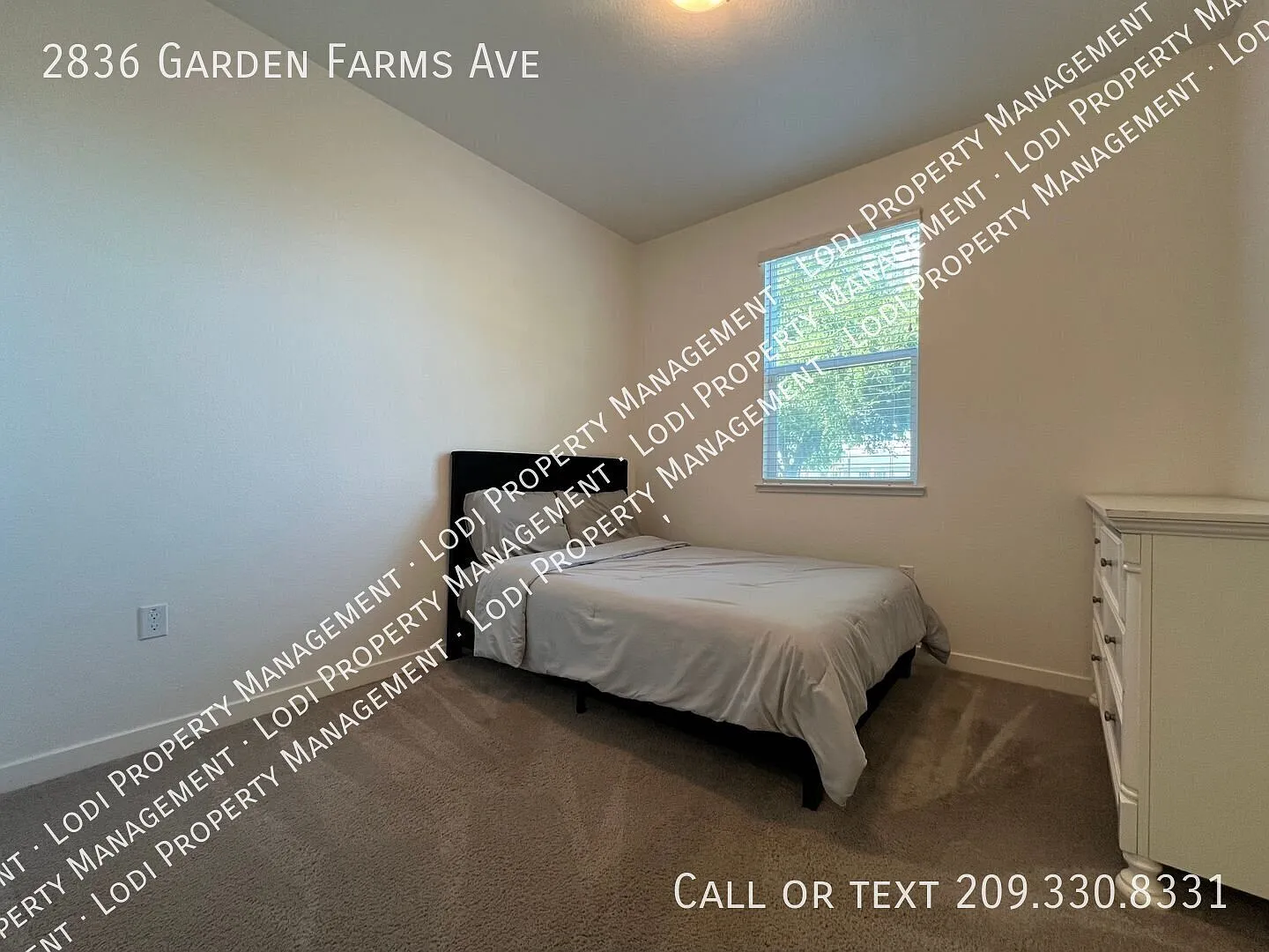 5 Bedroom 3 Bath Home in River Island — Photo 4