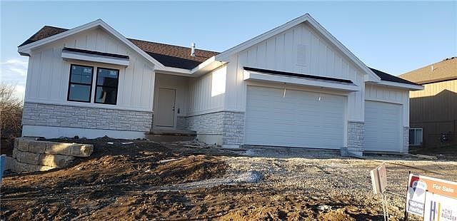 2nd image of 1213 Ridge Tree Ln