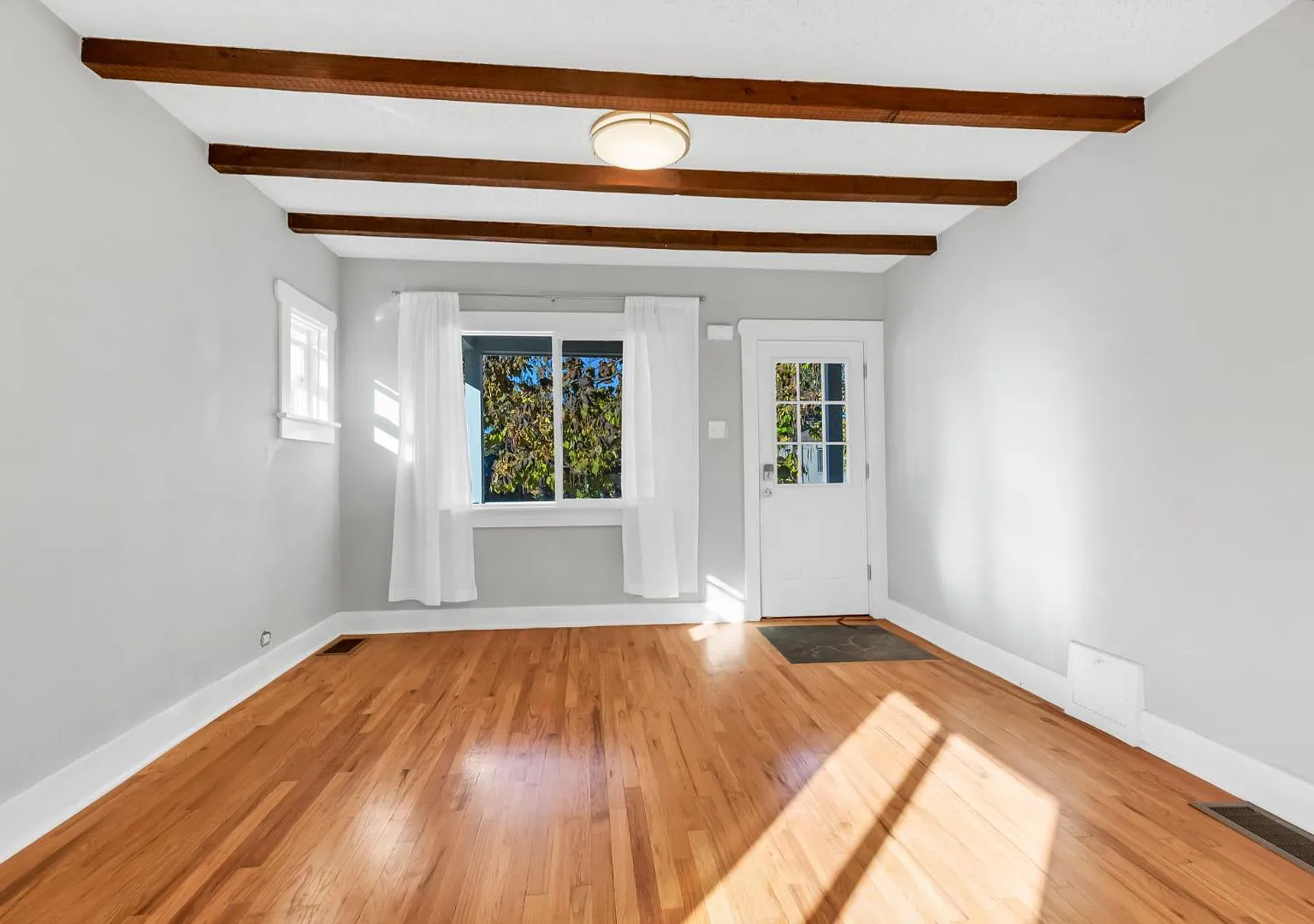 434 Meade St — Photo 3