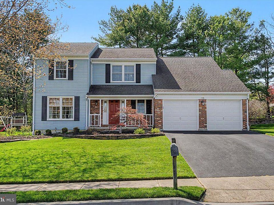 1st image of 19 Country Hills Dr