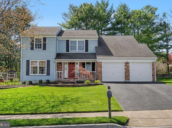 19 Country Hills Dr, Newark, DE 19711