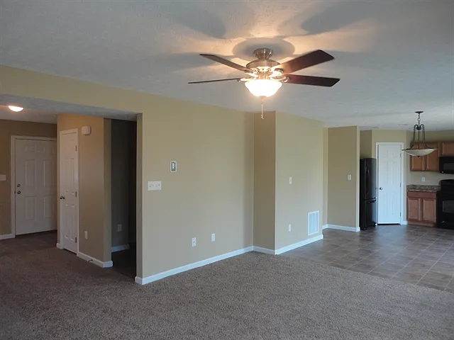 333 Parrott Ct — Photo 4