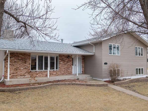 304 21st Ave NE, Jamestown, ND 58401