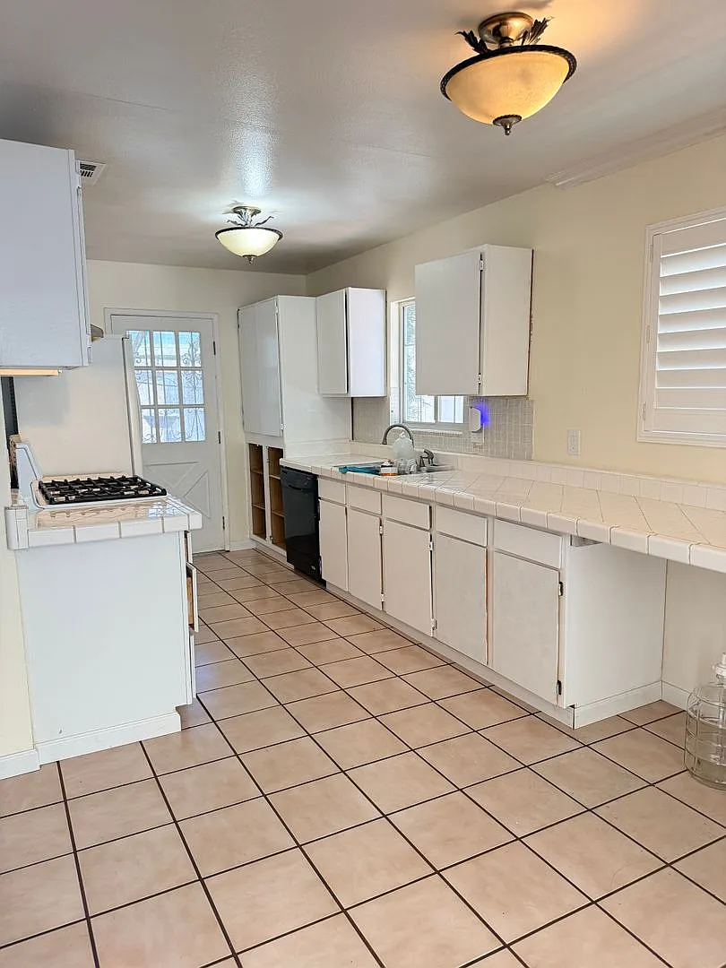 4 Bedroom + Office or Optional 5th Bedroom Home in Chula Vista — Photo 1