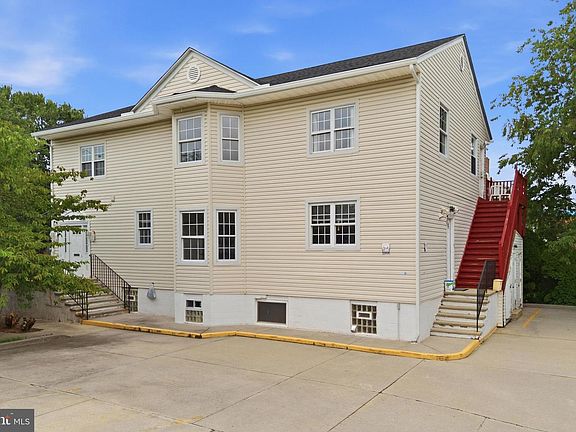 4th image of 2301 Woodlynne Ave