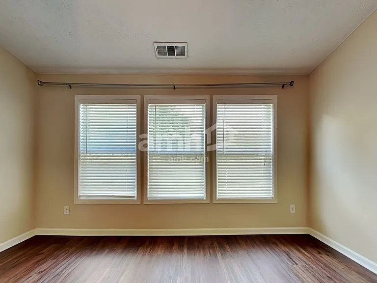 616 Laurel Bnd — Photo 9