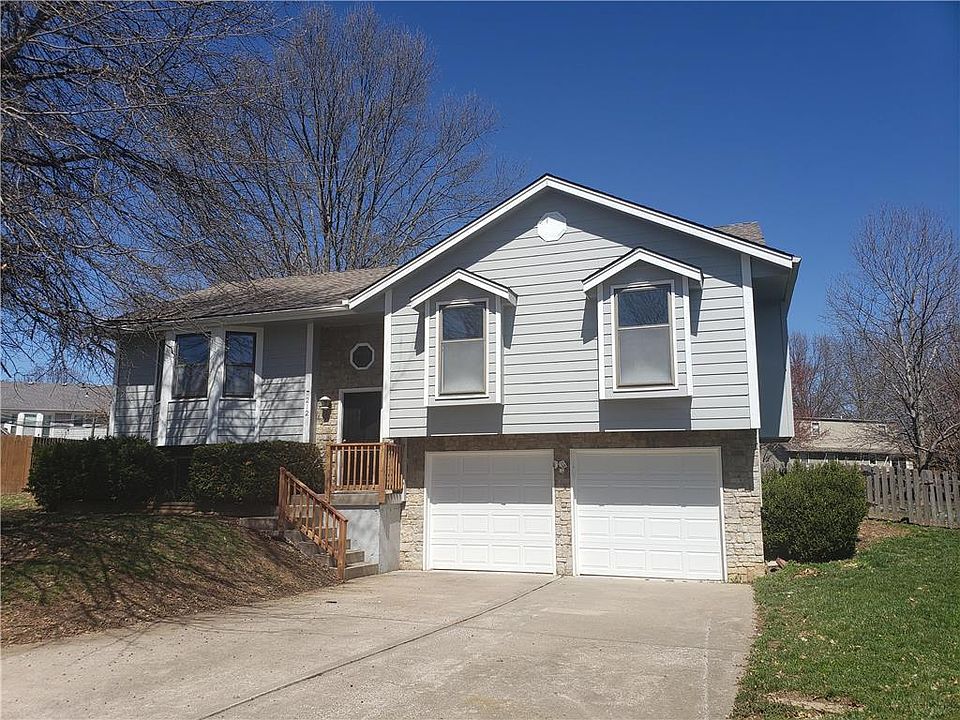1st image of 212 NE Bristol Ct