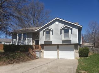 212 NE Bristol Ct, Lees Summit, MO 64086